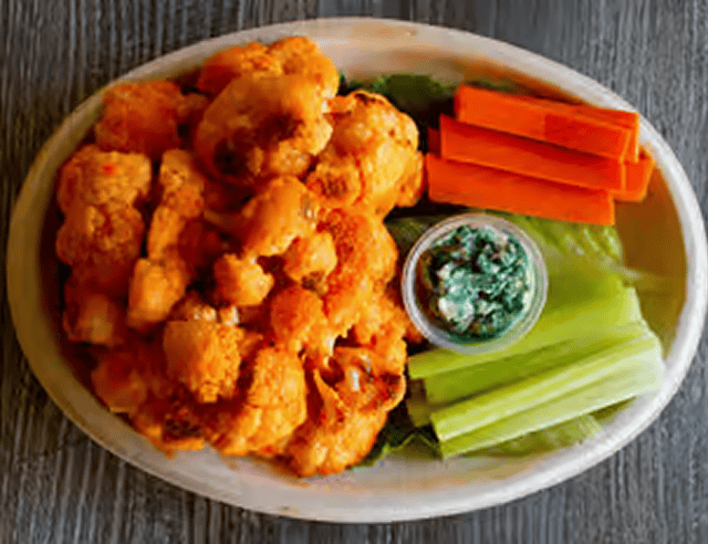 Spicy cauliflower appetizer with dip